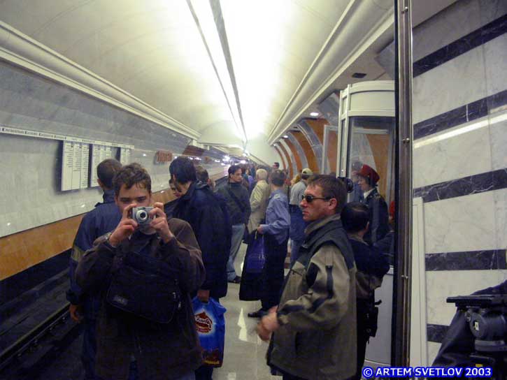   Платформа, с которой поезда отправляются на Киевскую.  (40 kb.)