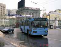 (46 Kb.) 03.02.2002.  Оригинальный АКСМ-201 №1800 12 маршрута на Театральной площади.