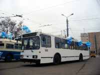 (41 Kb.) 15.11.2003.  АКСМ-20101 №1818, участвовавший в параде на 70-летие Московского троллейбуса 