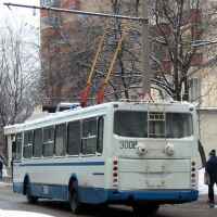 (46 Kb.) 08.02.2004.  Троллейбус МТРЗ 5279.1-000010 №3008 в Грузинском переулке. 