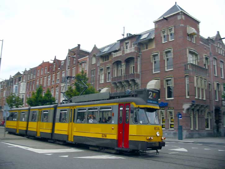 25.07.2003.  Самый старый встреченный трамвай.  (39 kb.)