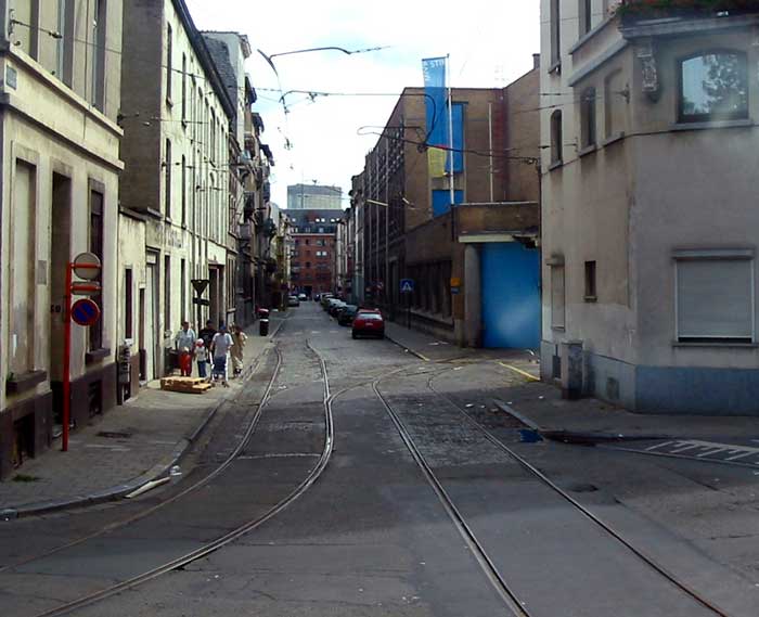 26.07.2003.  Грузовая трамвайная линия в Брюсселе.  (45 kb.)